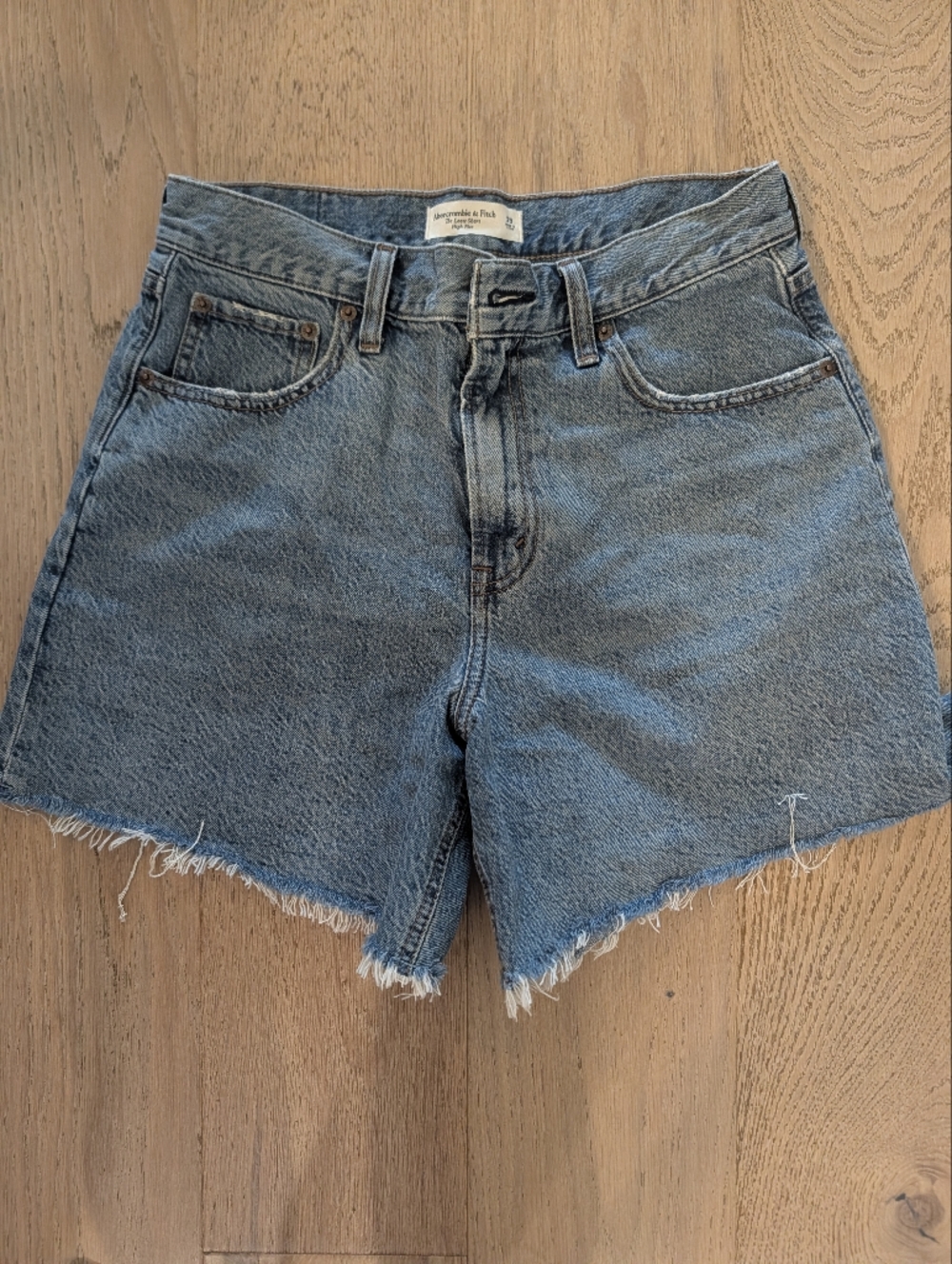 A&F Loose High Rise Jean Short - Size 28